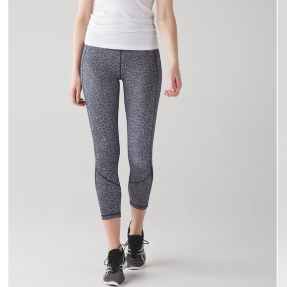lululemon athletica Pants - Lululemon Pace Rival Crop Freckle Flower Size 4